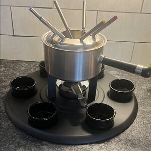 Farberware Stainless Steel Fondue Set with Black Bowls for 6. Exc condition